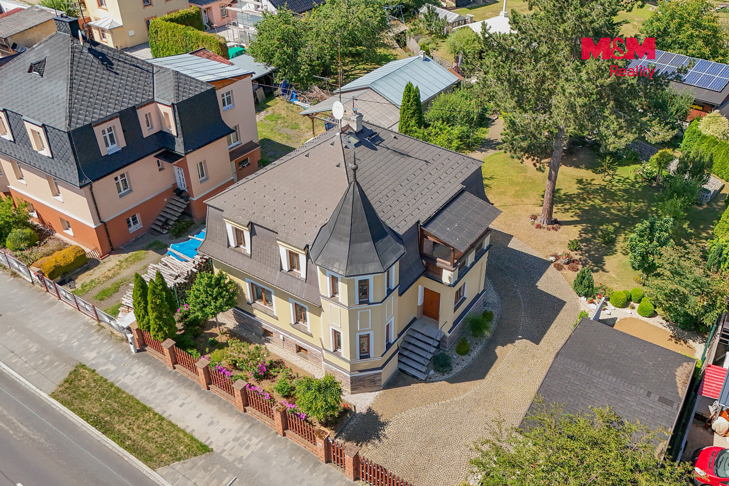 Prodej domu 220 m² s pozemkem 1 087 m² – fotografie 2