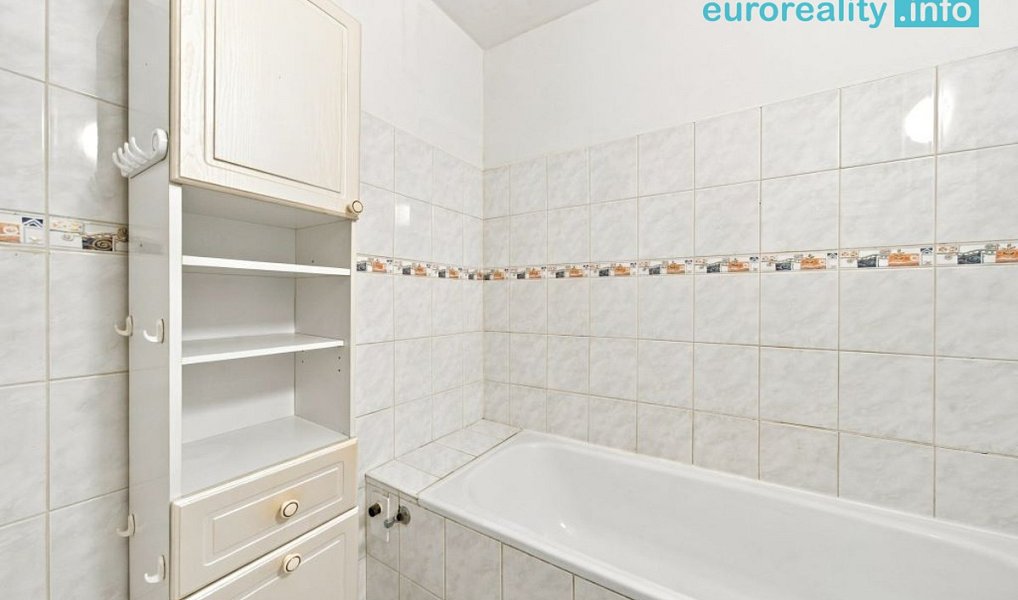 Prodej bytu 2+1 42 m², Milovice – náhled fotky 17