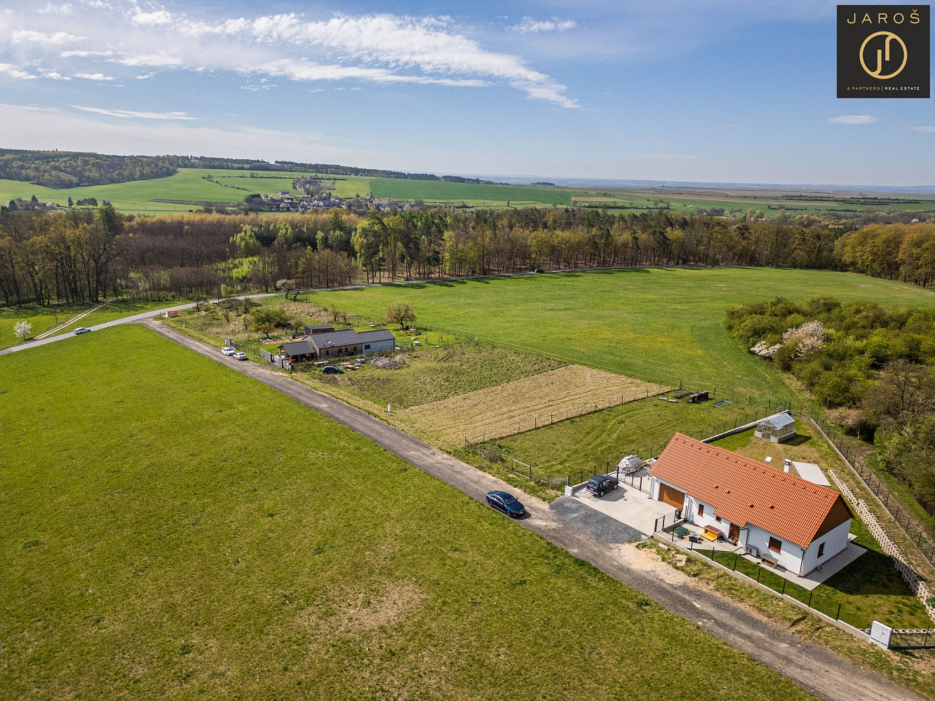 Prodej stavebního pozemku 829 m² – pohled 3
