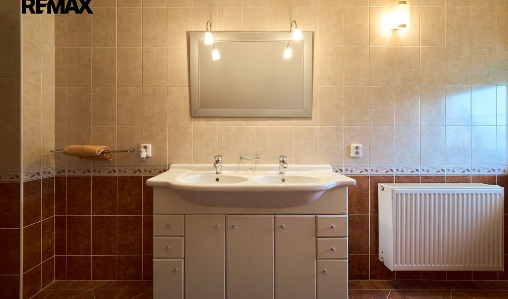 Prodej domu 210 m² s pozemkem 1 003 m², Hradec Králové – náhled fotky 17