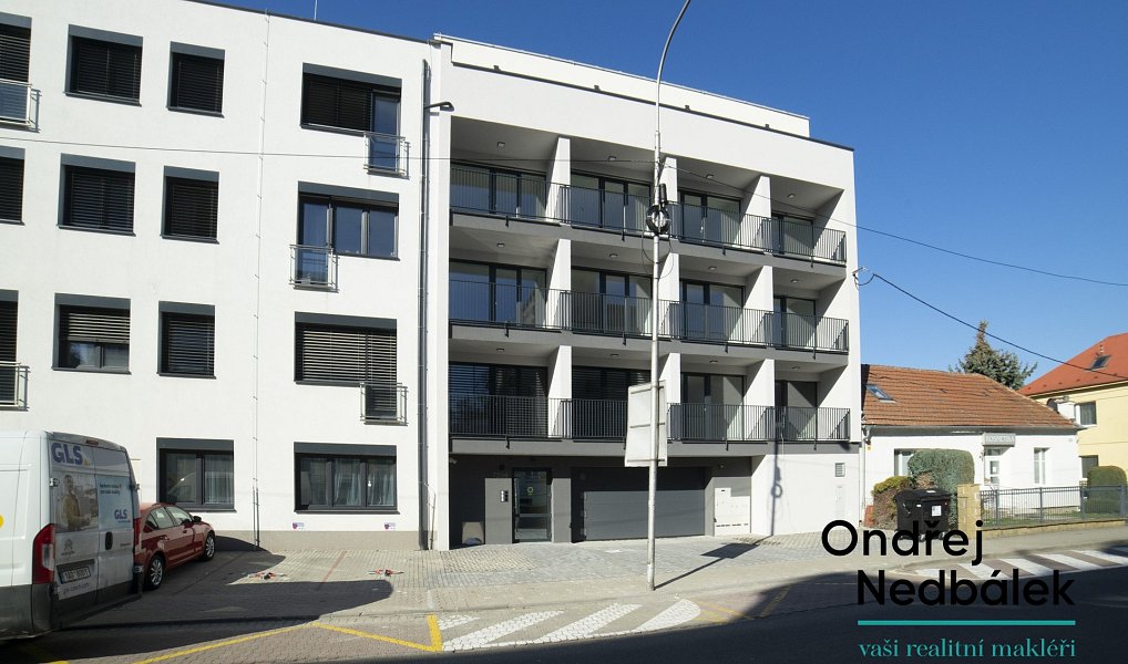 Pronájem garážové stání, 15 m2 - Zlín, Zlín – fotka 1 z 3