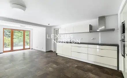Pronájem domu 354 m² s pozemkem 850 m², Poběžovická, Praha 4 - Kunratice