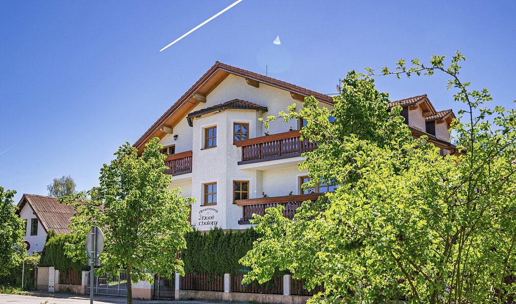 Prodej domu 566 m² s pozemkem 1 443 m², Nová Pec – náhled fotky 2