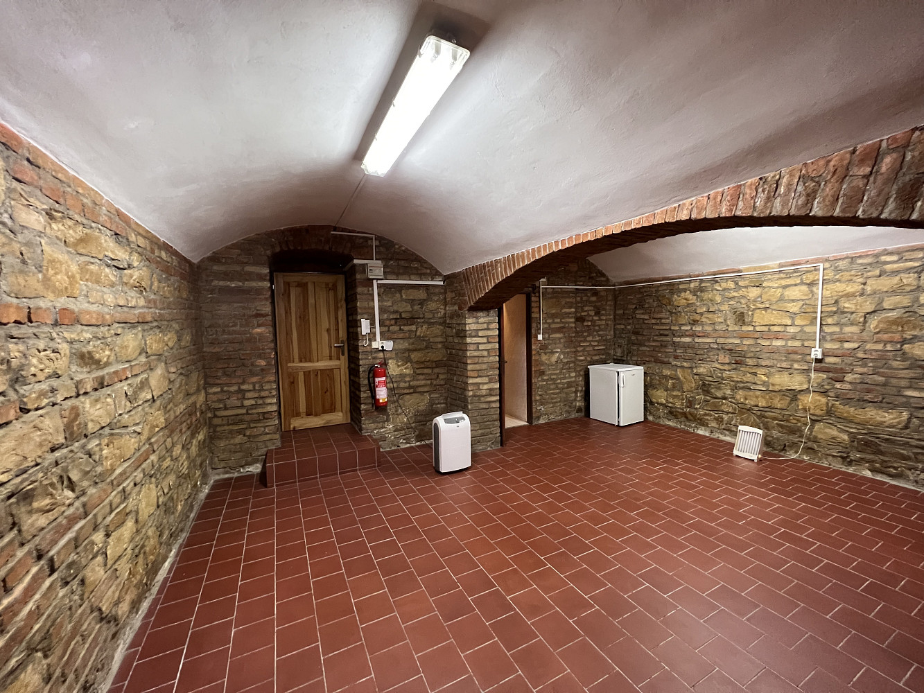 Pronájem komerčního objektu (jiného typu) 33 m²