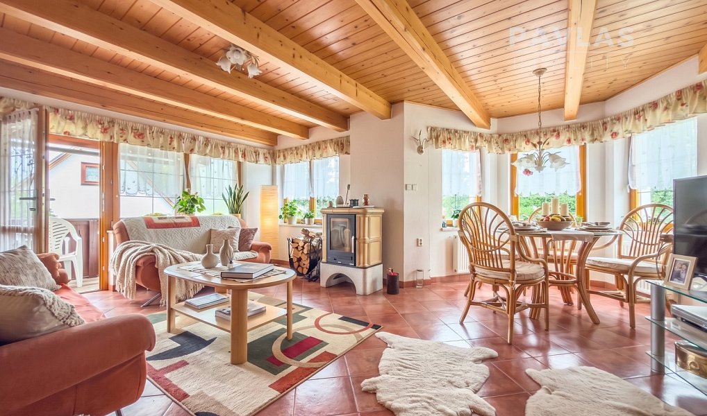 Prodej domu 240 m² s pozemkem 573 m², Černovice – náhled fotky 2