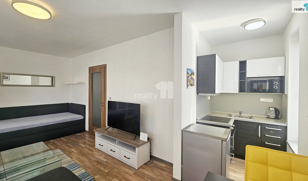 Pronájem bytu 1+kk 30 m², Kolín – náhled fotky 2