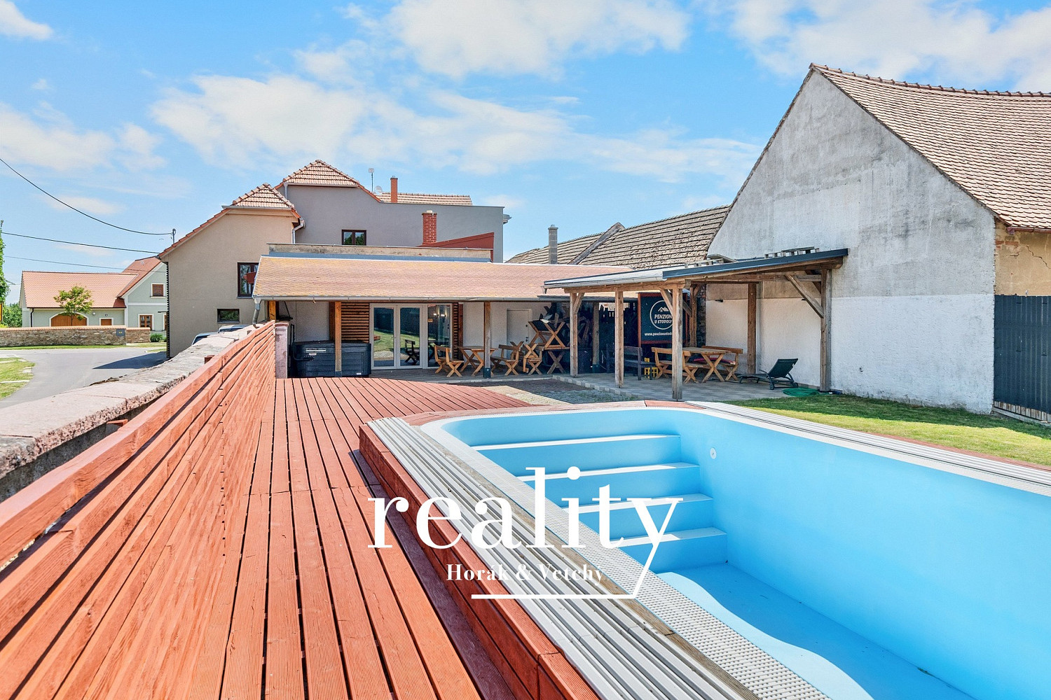 Prodej ubytovacího objektu 564 m² – fotografie 2