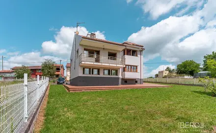 Prodej domu 74 m² s pozemkem 74 m², Bimenes, Španělsko
