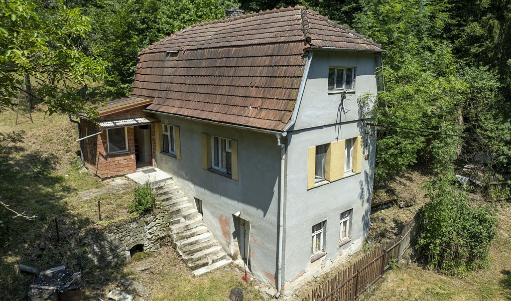 Prodej domu 80 m² s pozemkem 1 859 m², Zlín – náhled fotky 2