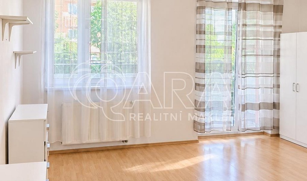 Prodej bytu 1+kk 30 m², Praha – náhled fotky 3
