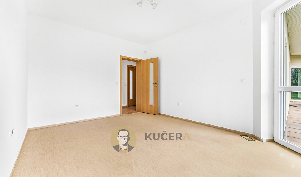 Prodej domu 488 m² s pozemkem 1 376 m², Jesenice – náhled fotky 38