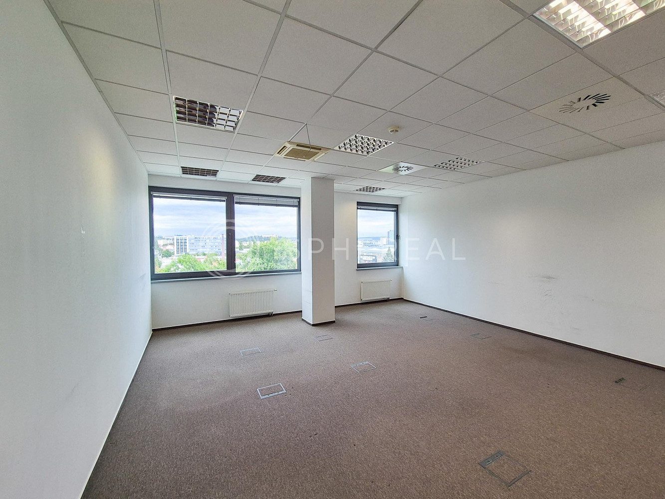 Pronájem kanceláře 237 m² – fotografie 2