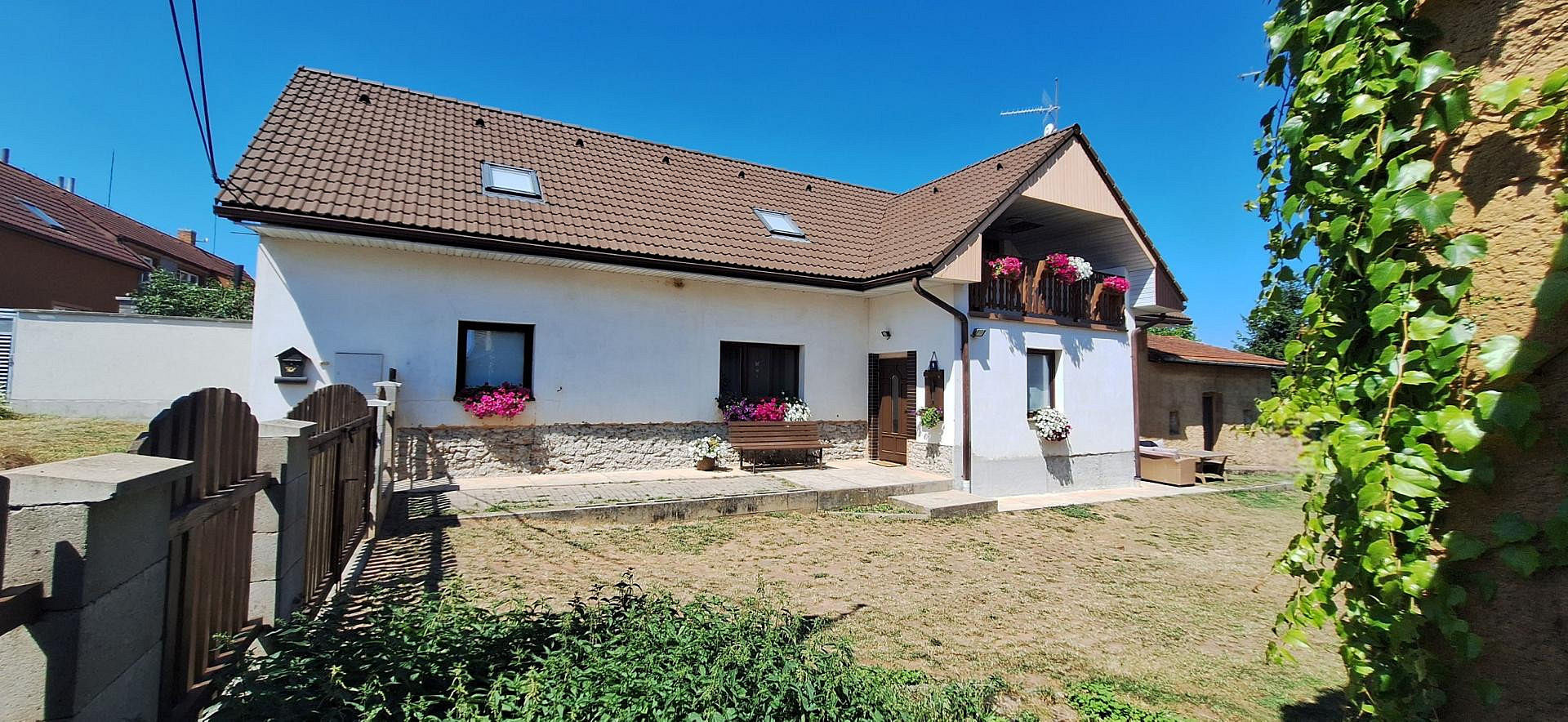 Prodej domu 208 m² s pozemkem 2 171 m² – fotografie 2