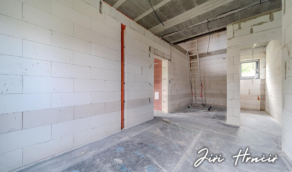 Prodej domu 313 m² s pozemkem 1 052 m², Nové Mitrovice – náhled fotky 13