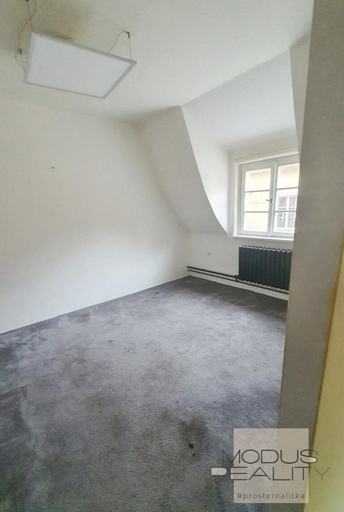 Pronájem kanceláře 32 m² – pohled 2