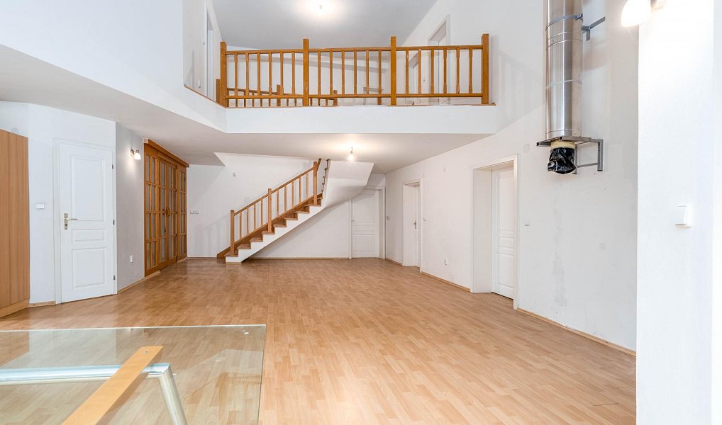 Prodej domu 244 m² s pozemkem 1 000 m², Zvole – náhled fotky 15