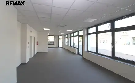 Pronájem obchodních prostor 147 m², Praha 9
