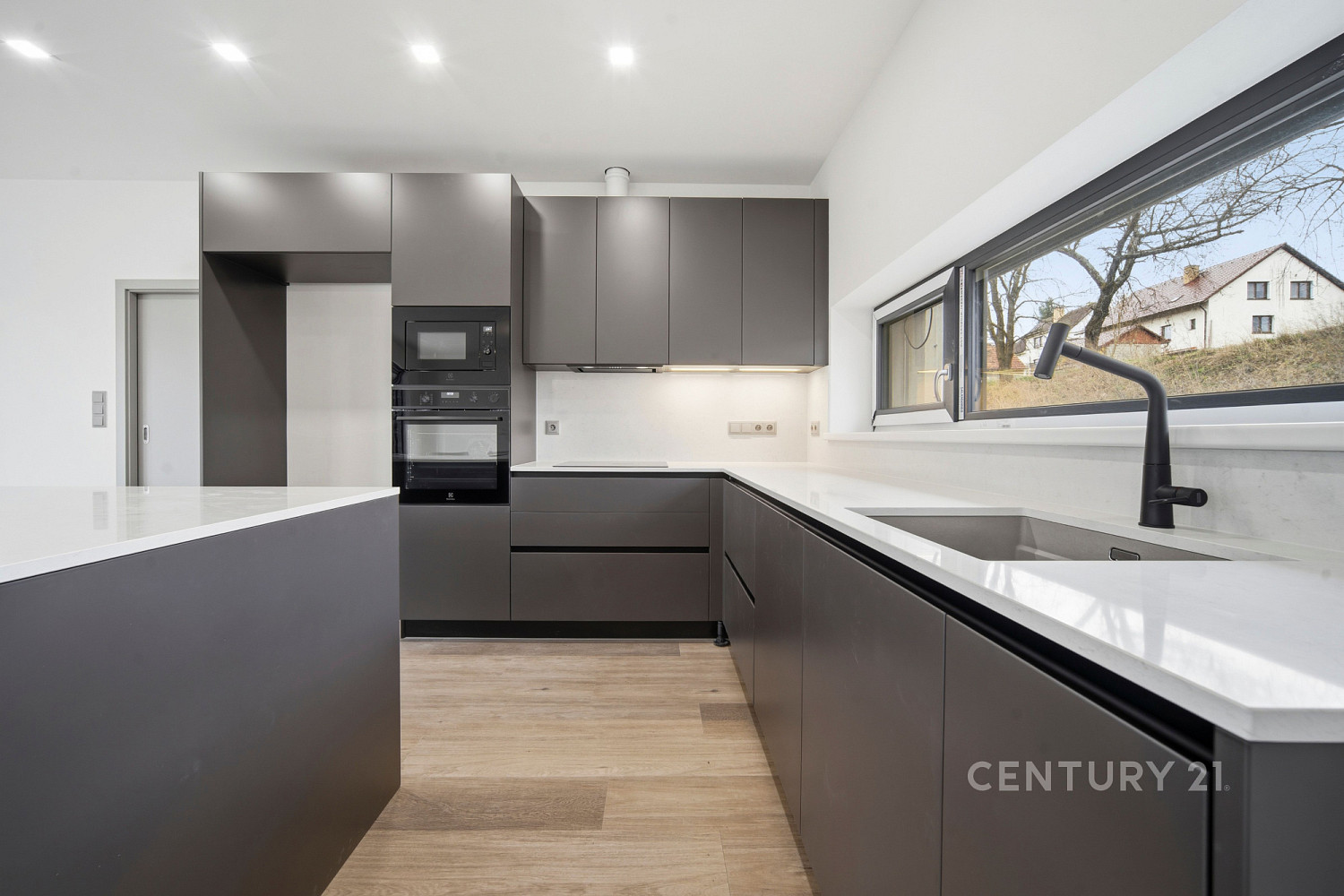 Prodej domu 194 m² s pozemkem 1 483 m² – fotografie 3