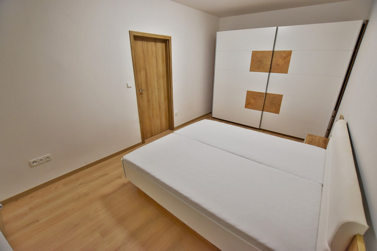Pronájem bytu 2+kk 47 m² — photo 2