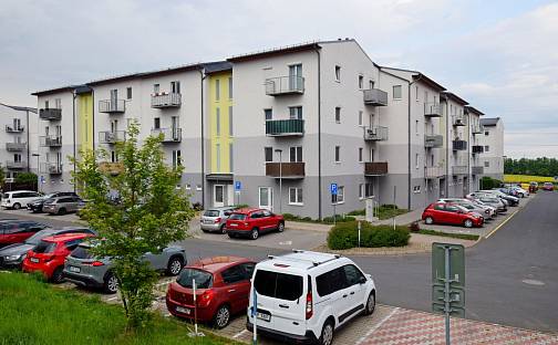 Pronájem bytu 1+kk 38 m², Generála Selnera, Kladno - Kročehlavy