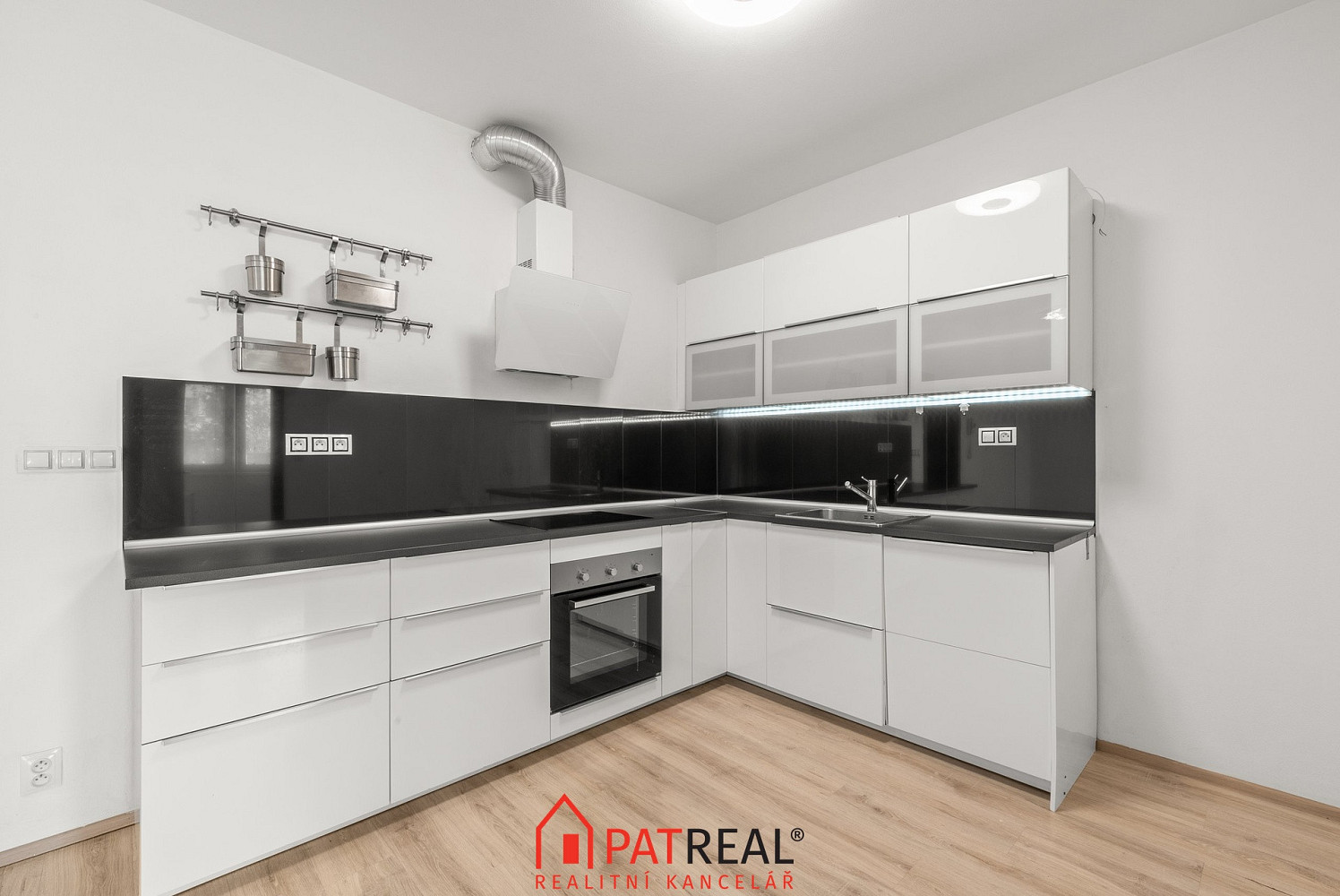Pronájem bytu 2+kk 121 m² — photo 3