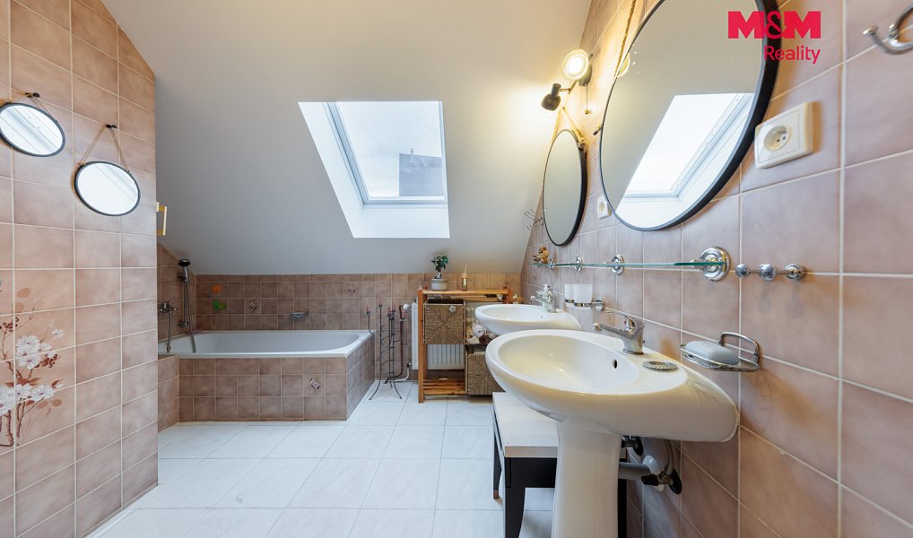 Prodej domu 330 m² s pozemkem 704 m², Karlovy Vary – náhled fotky 30