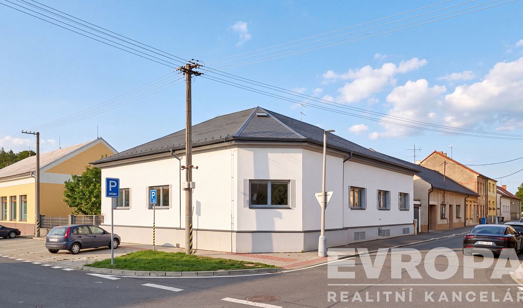 Prodej domu 260 m² s pozemkem 622 m², Rokycany – náhled fotky 2