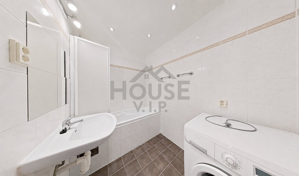 Prodej bytu 2+1 65 m², Praha – náhled fotky 16