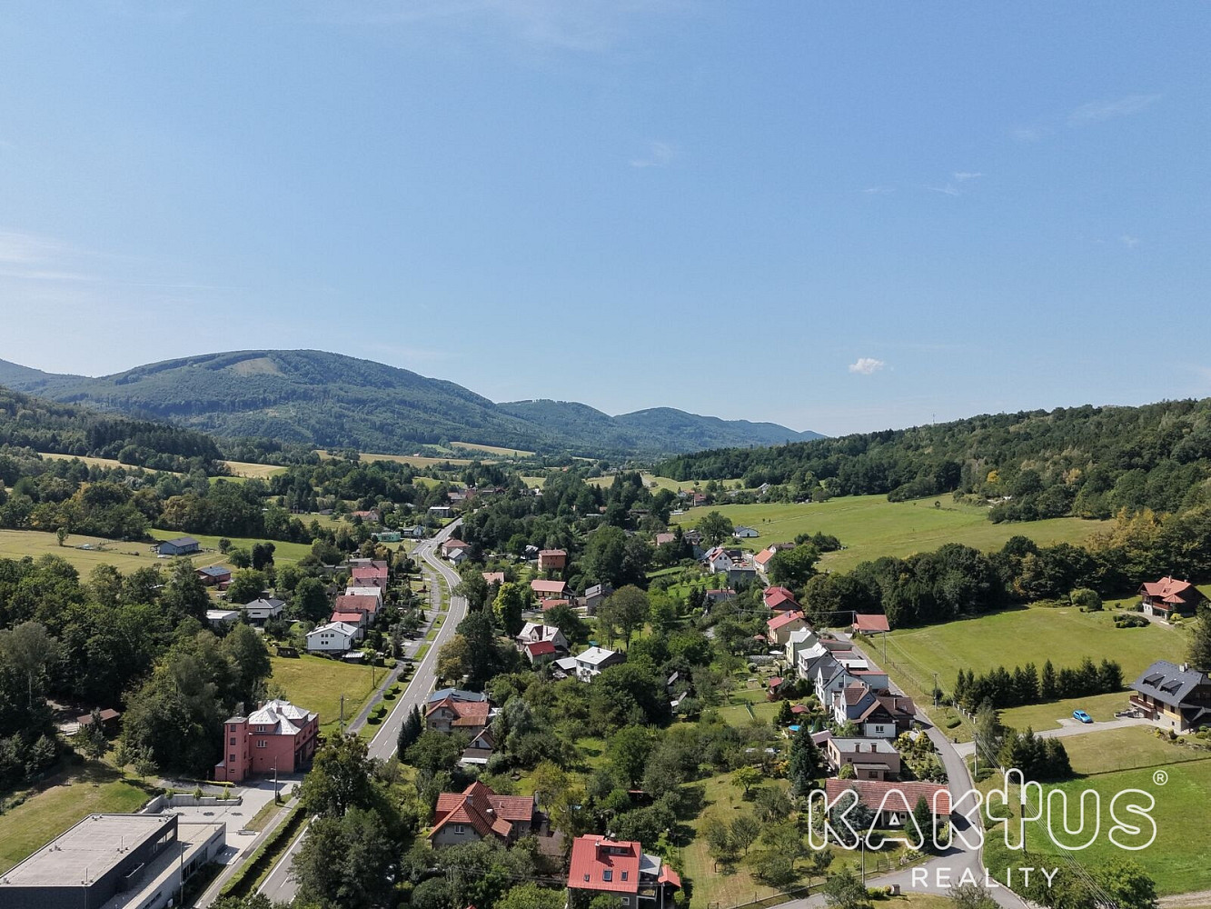 Prodej stavebního pozemku 721 m² – fotografie 2