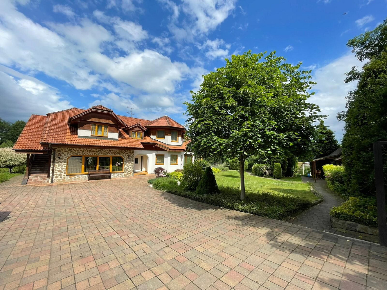 Prodej domu 550 m² s pozemkem 3 293 m² — photo 2