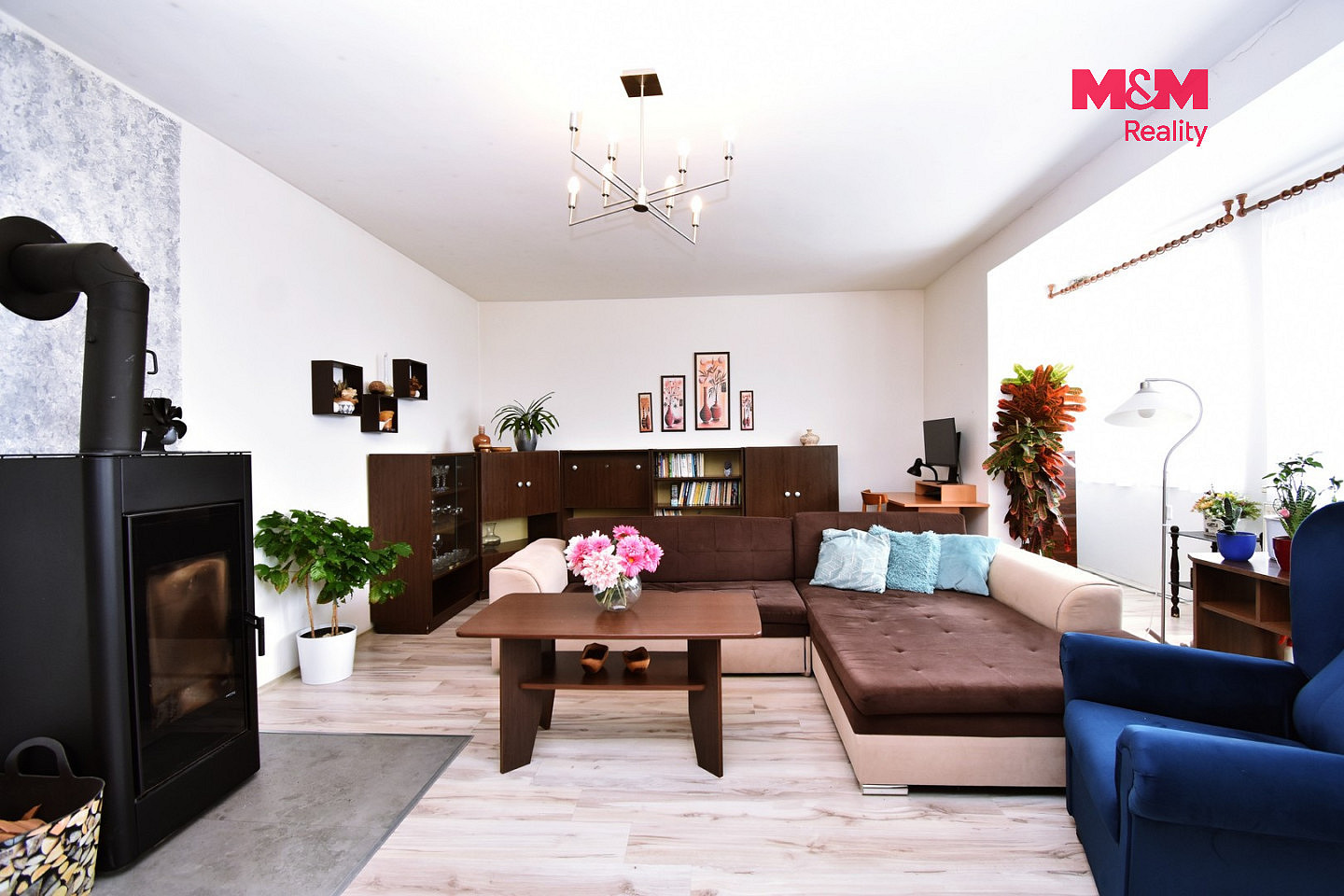 Prodej domu 340 m² s pozemkem 1 006 m² – fotografie 2