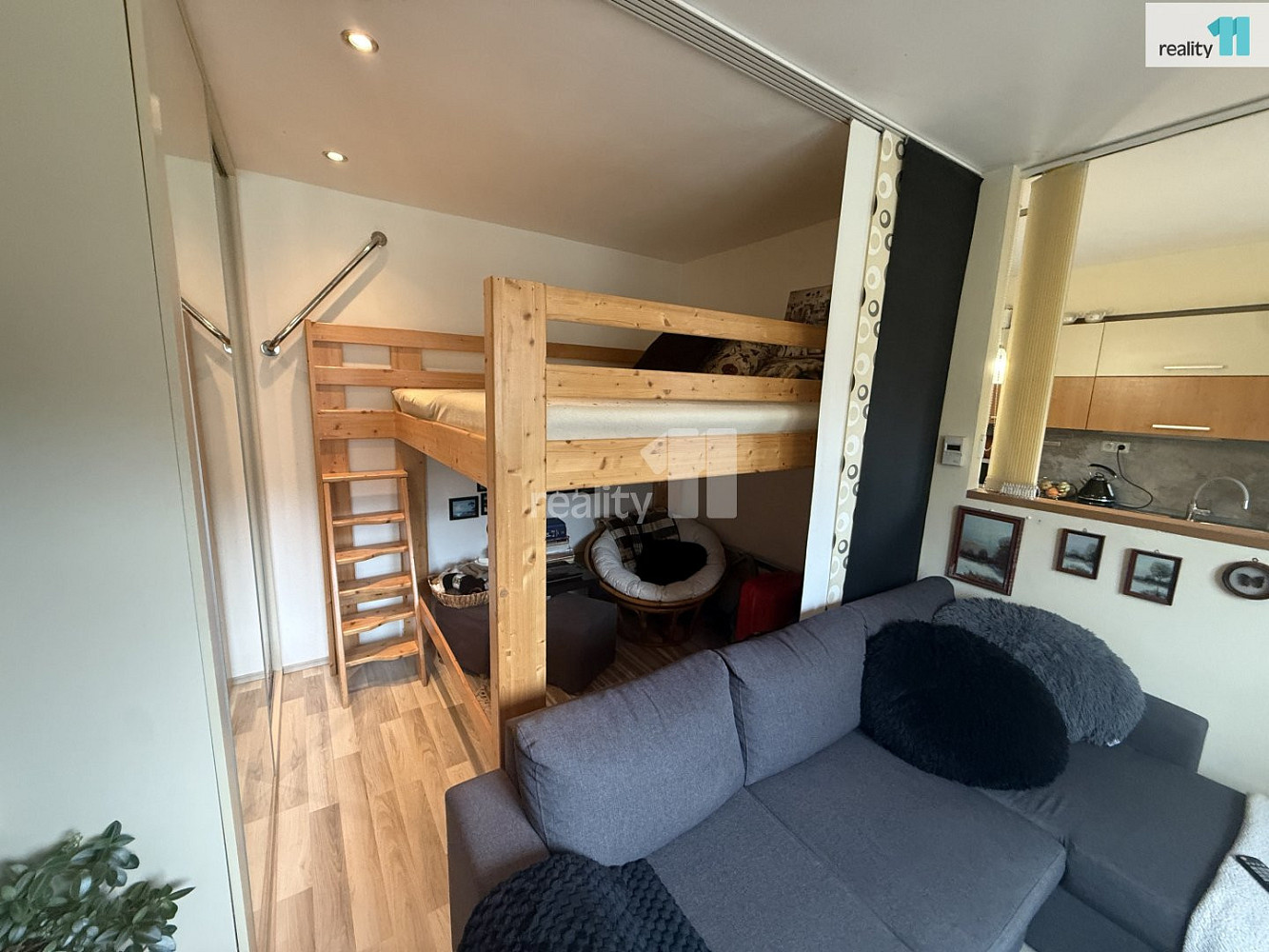 Pronájem bytu 1+kk 33 m² – fotografie 2