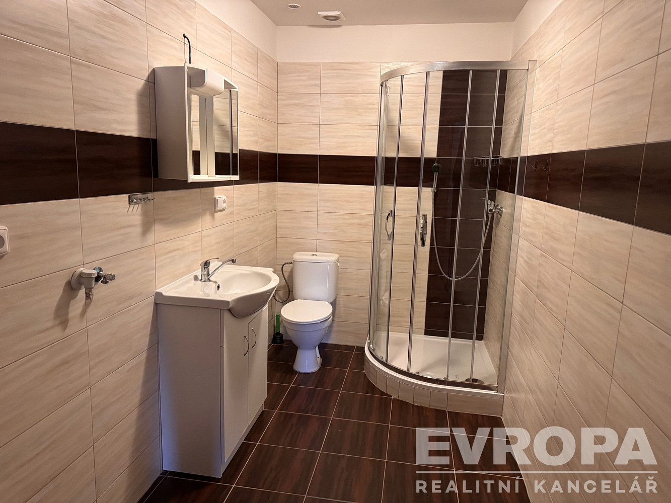 Pronájem bytu 3+kk 61 m² – fotografie 3