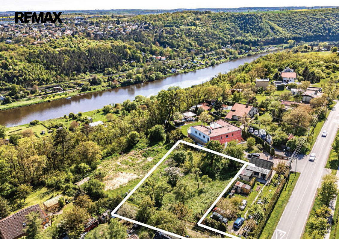 Prodej stavebního pozemku 1 070 m² – fotografie 2