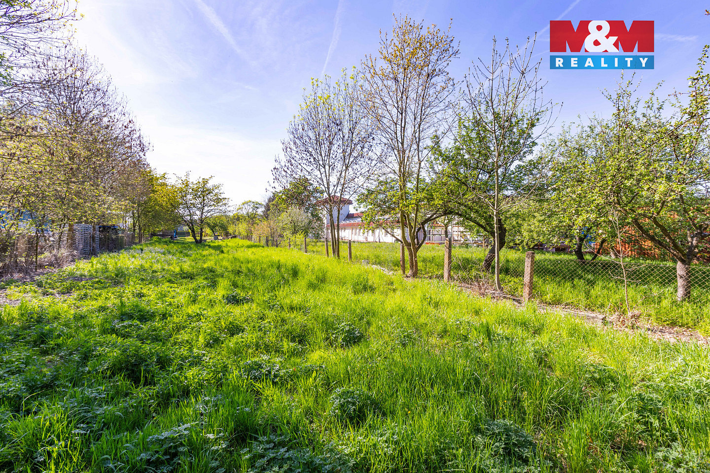Prodej stavebního pozemku 1 375 m² – pohled 2