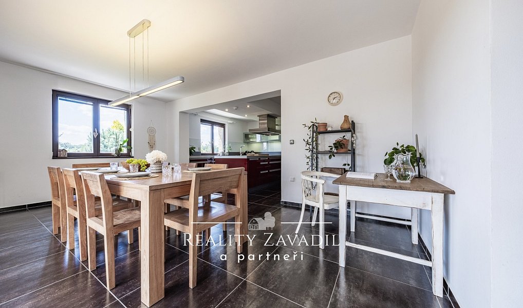 Prodej domu 475 m² s pozemkem 1 627 m², Ráby – náhled fotky 5
