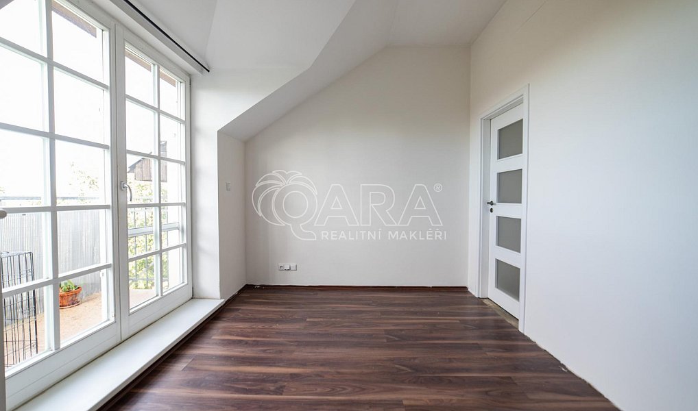 Prodej bytu 5+kk 117 m², Holubice – náhled fotky 17