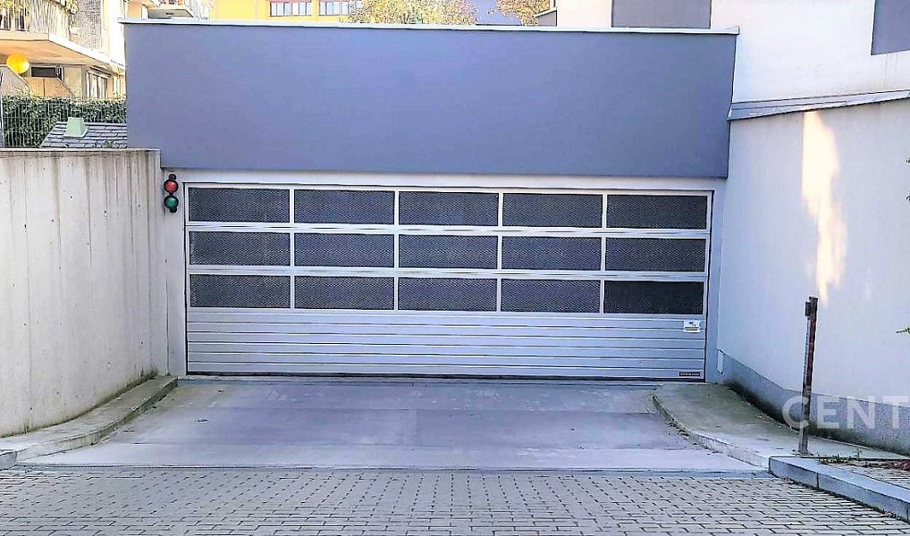 Pronájem, Garážové stání, 14 m2 - Praha - Žižkov, Praha – náhled fotky 2