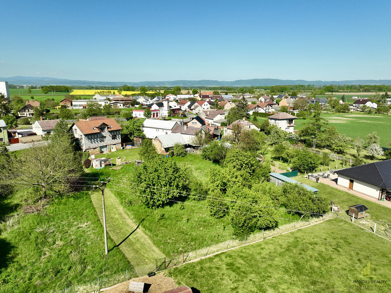 Prodej stavebního pozemku 1 555 m² – fotografie 2