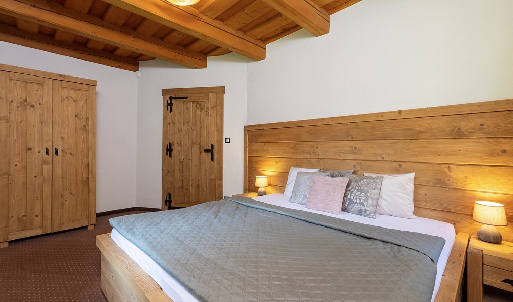 Prodej ubytovacího objektu 155 m², Karolinka – náhled fotky 22