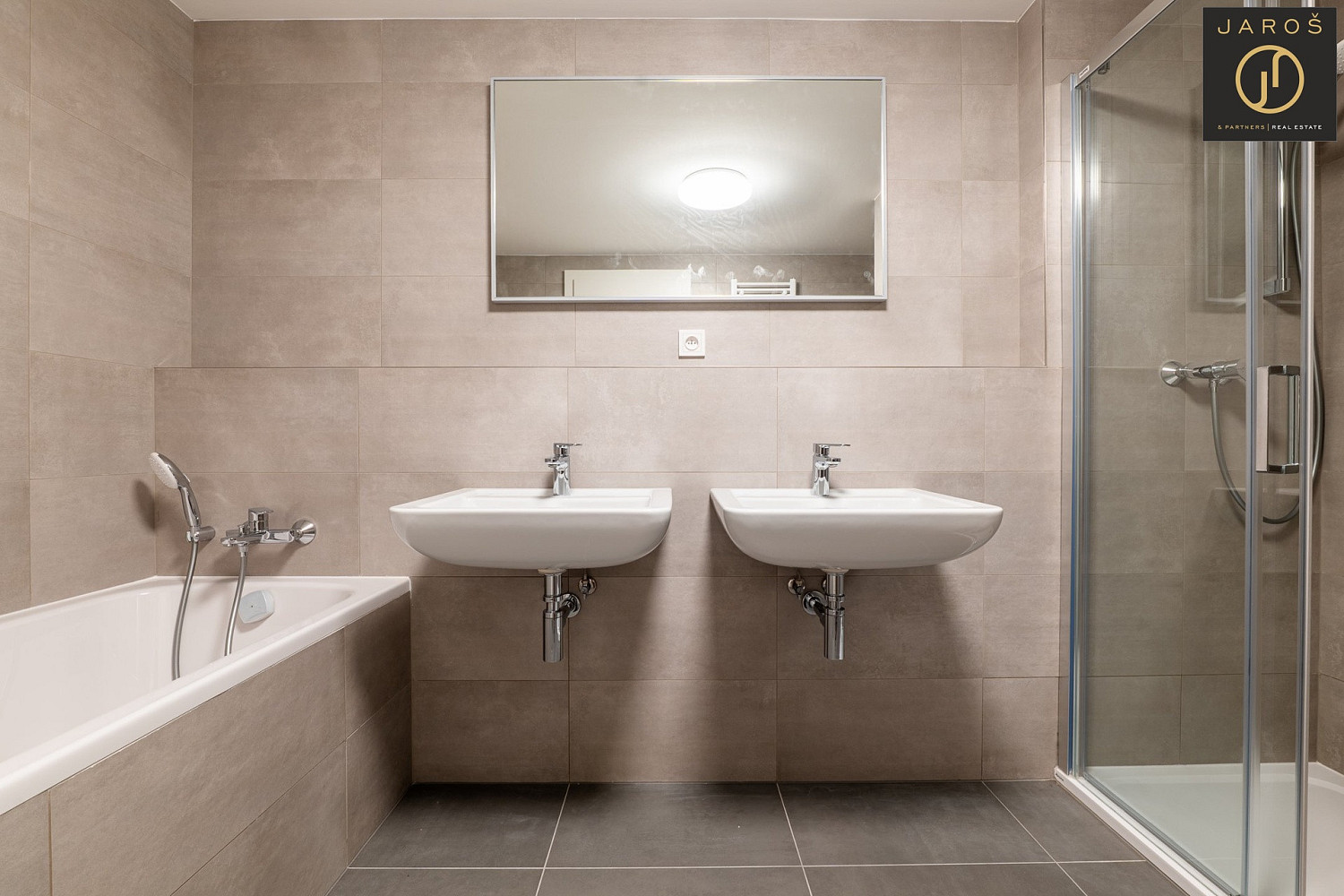 Pronájem bytu 3+kk 76 m² — photo 3