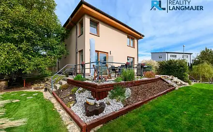 Prodej domu 183 m² s pozemkem 724 m²