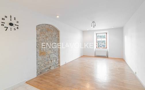 Pronájem bytu 1+kk 35 m², Pobřežní, Praha 8 - Karlín