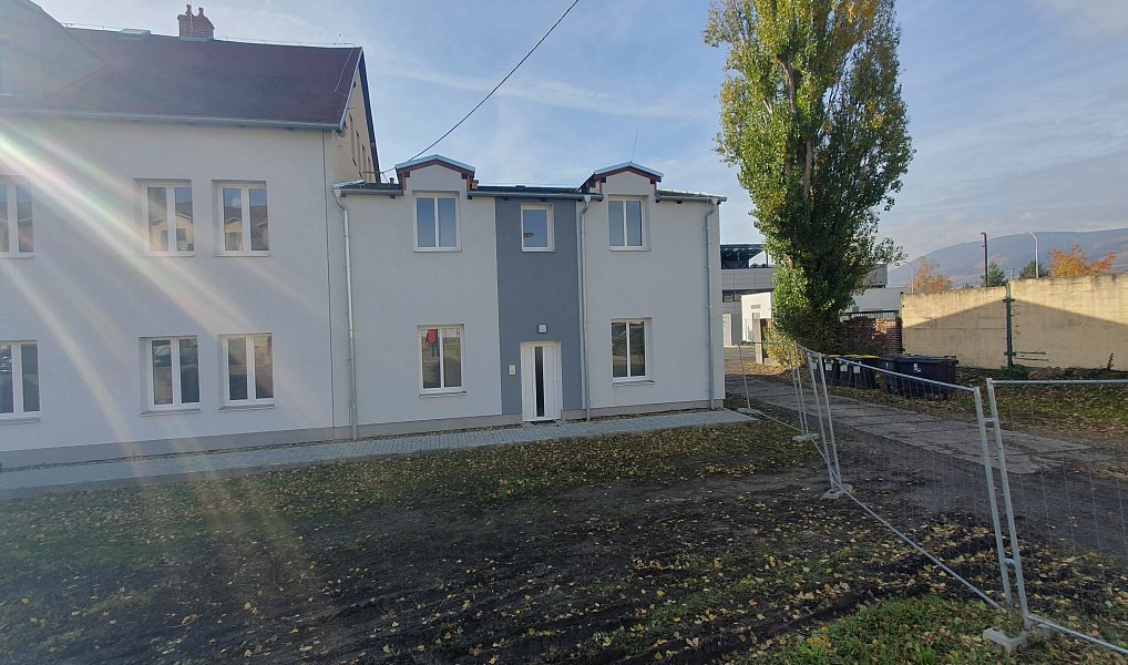Pronájem bytu 2+1 74 m², Košťany – náhled fotky 3