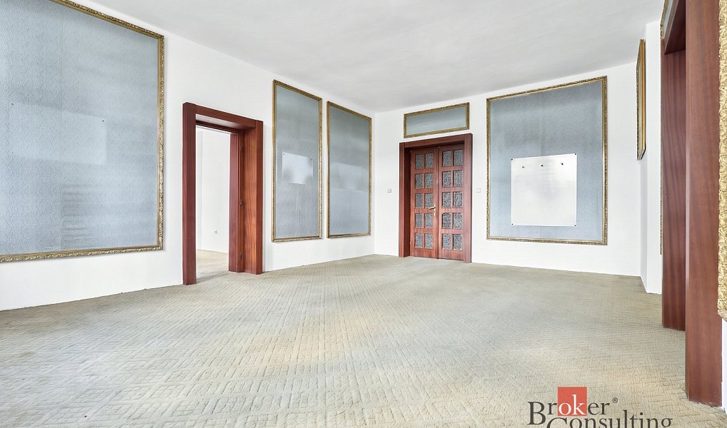Prodej kanceláře 750 m², Nejdek – náhled fotky 11