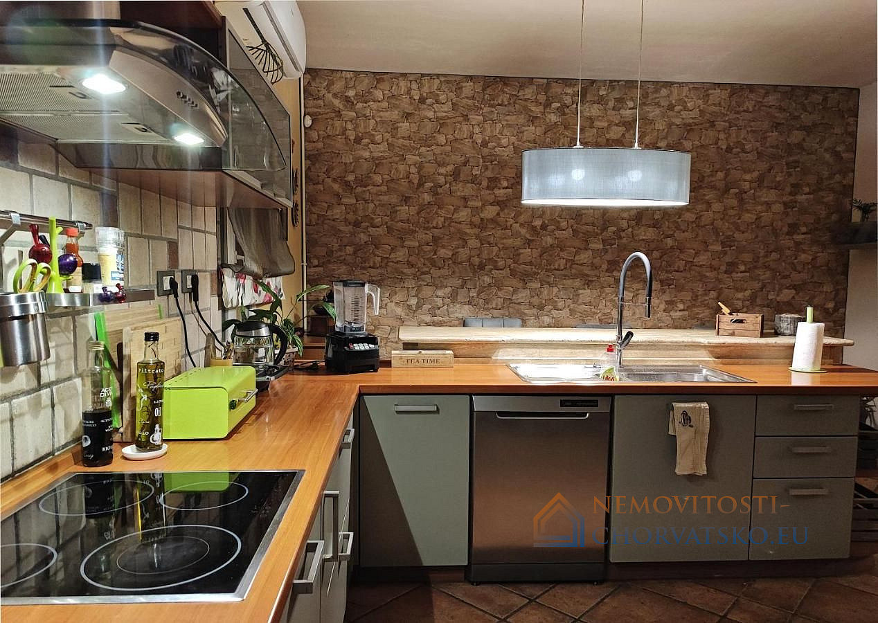 Prodej domu 235 m² s pozemkem 986 m² - Aanzicht 6