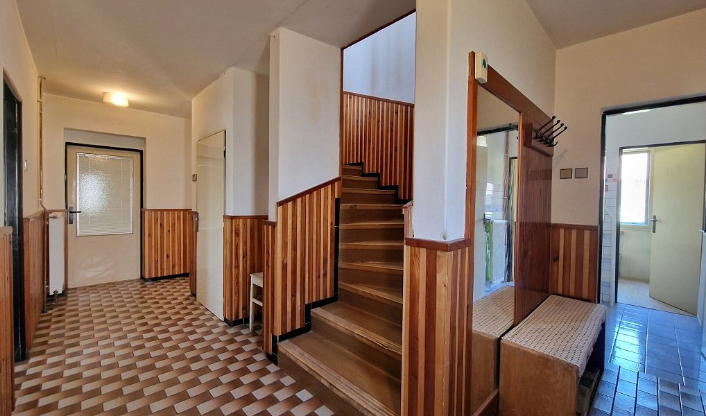 Prodej domu 300 m² s pozemkem 2 907 m², Hostomice – náhled fotky 11