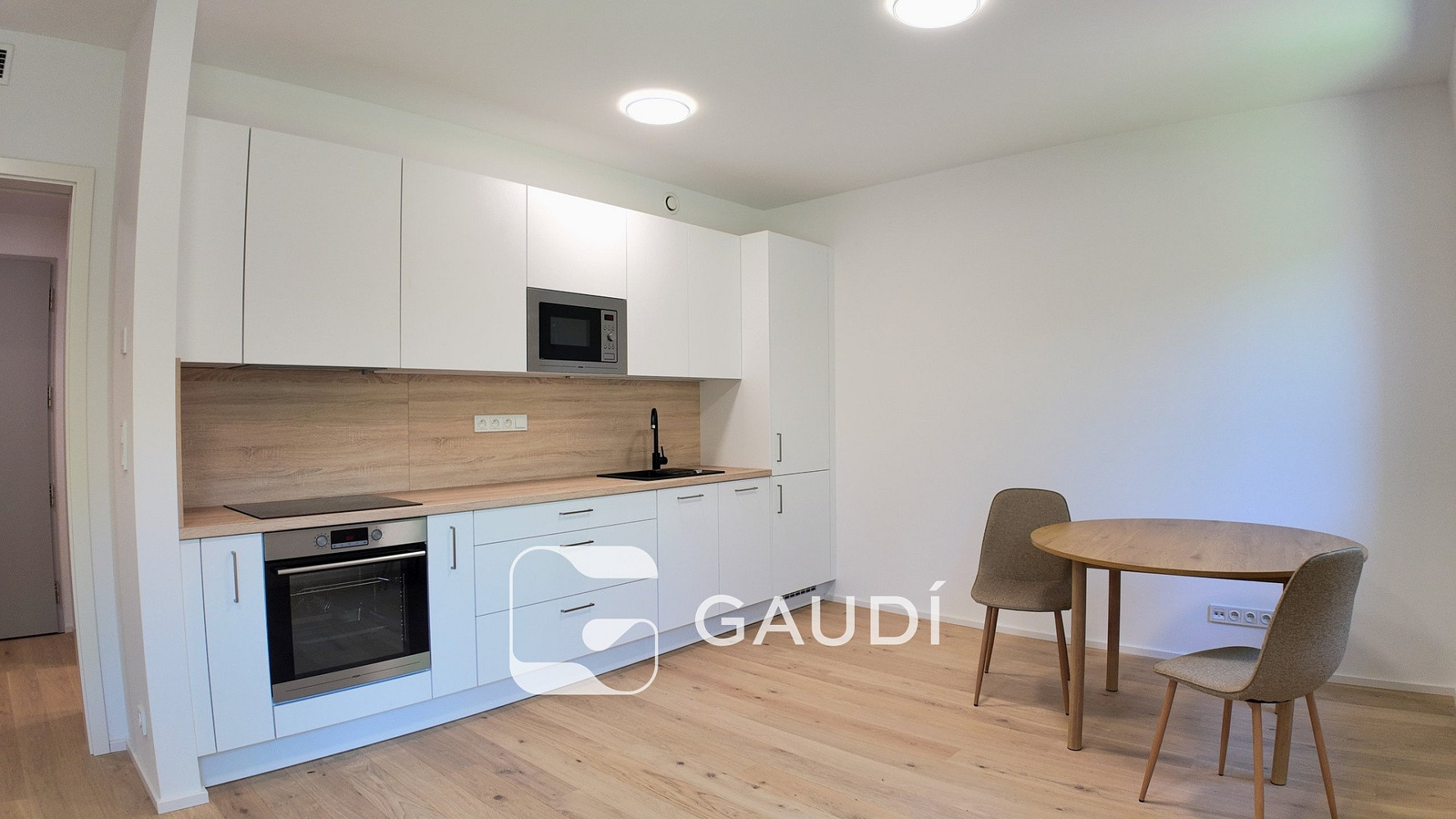 Pronájem bytu 1+kk 37 m² — photo 2