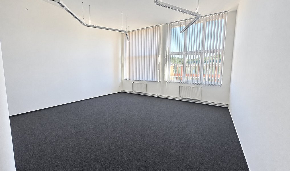 Pronájem kanceláře 46 m², Zlín – náhled fotky 3