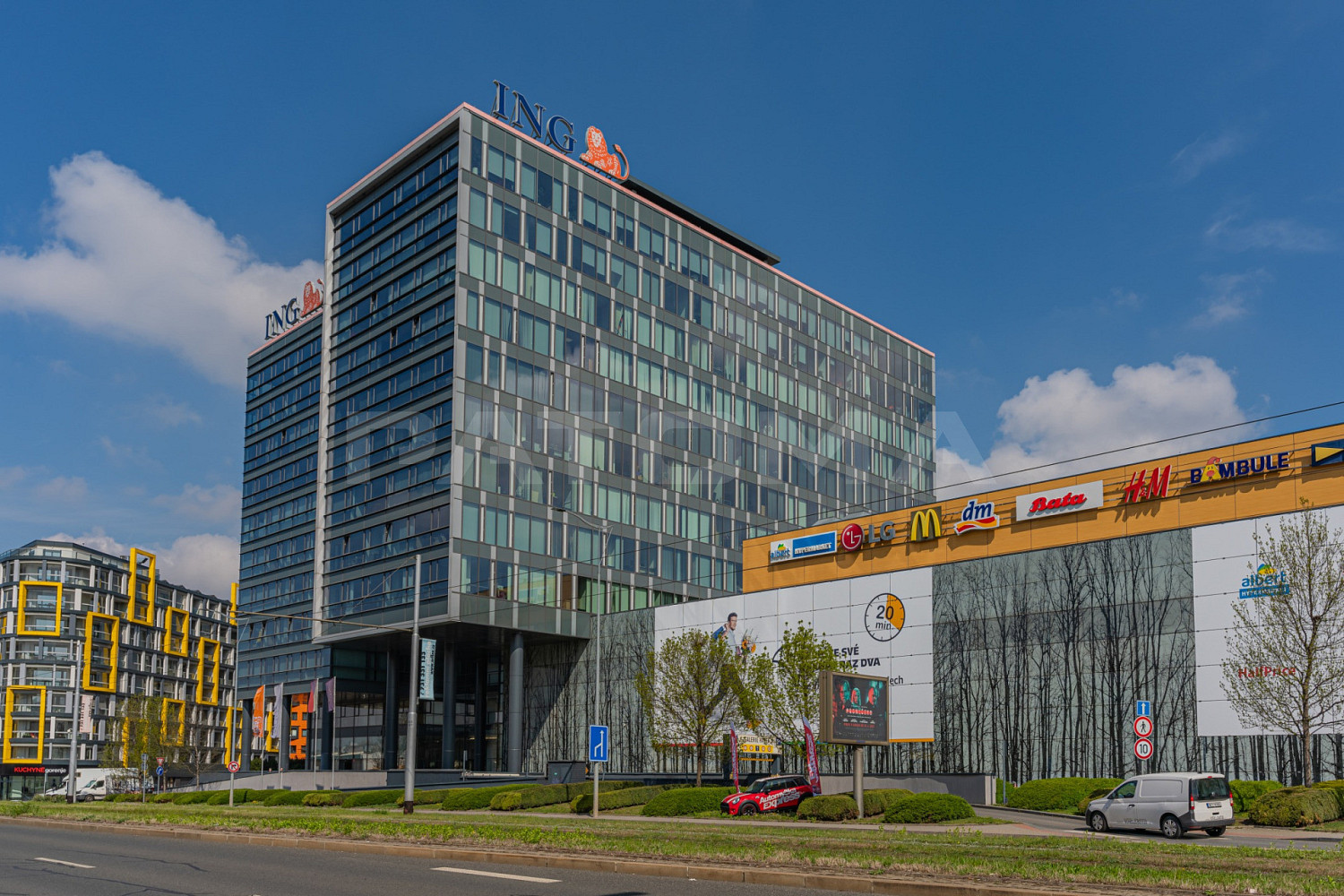 Pronájem kanceláře 645 m²